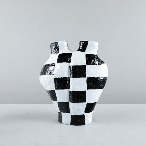 Vase coeur en mosaïque blanc noir