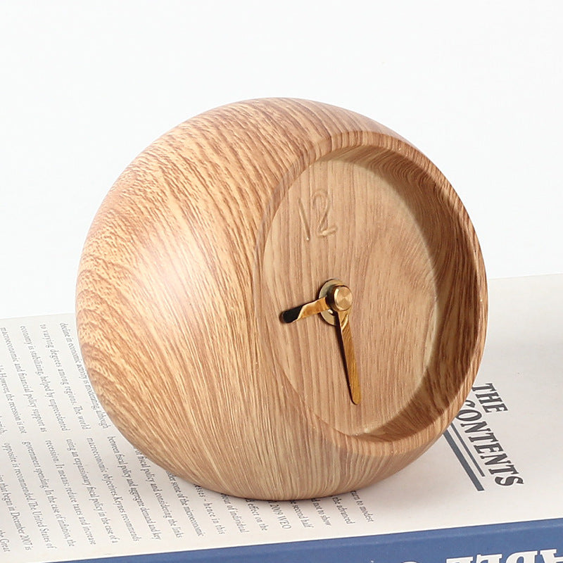 Ornement d'horloge de table en ligne de bois