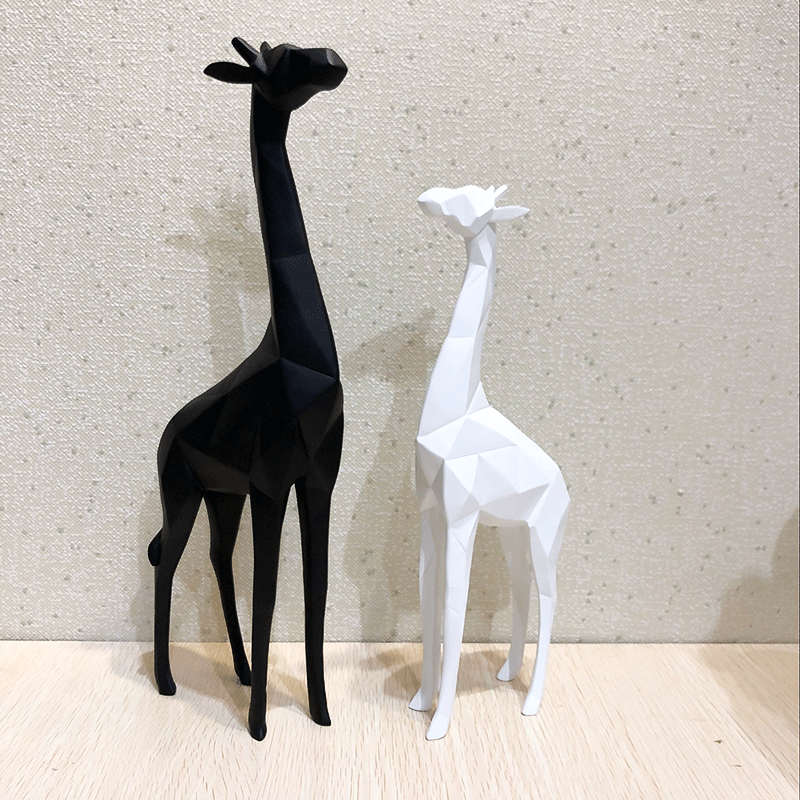 Resin Giraffe Sculpture - HOMYEA