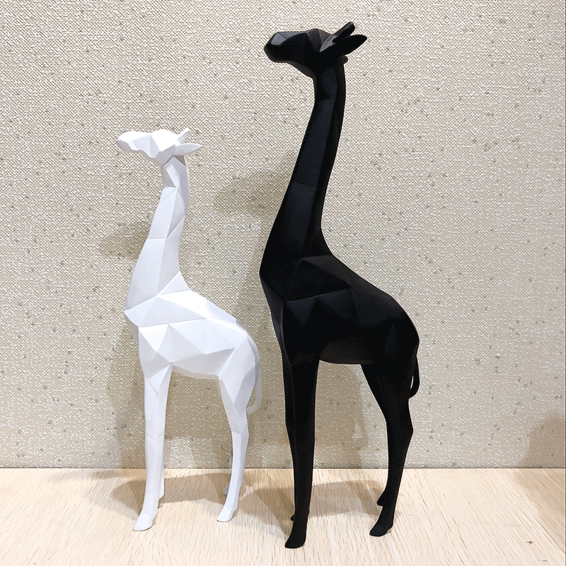 Resin Giraffe Sculpture - HOMYEA