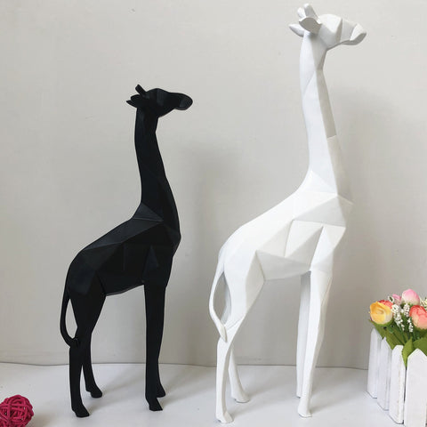 Resin Giraffe Sculpture - HOMYEA