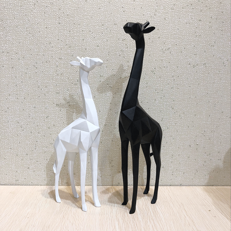 Resin Giraffe Sculpture - HOMYEA