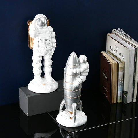 Astronaut Resin Sculpture - HOMYEA